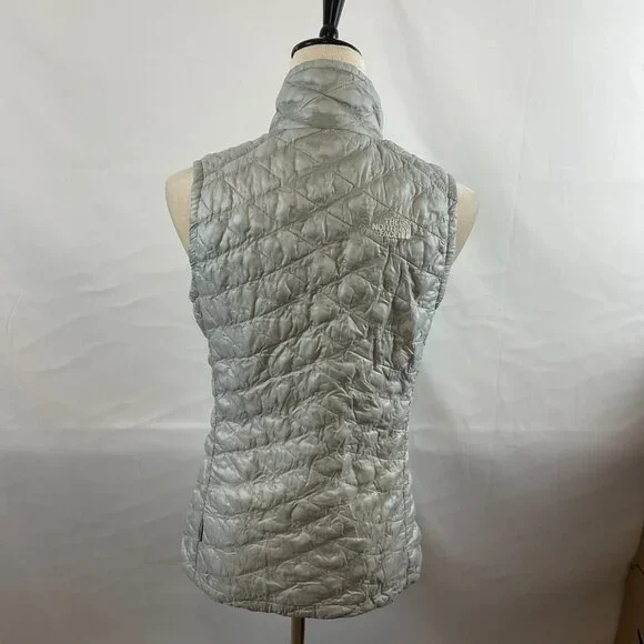 The North Face Quilted Vest S Light Gray Full Zipper Pockets - Picture 7 of 12